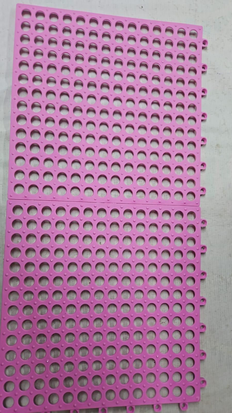 Plastic Bath Mat with Drain Holes and Drainage